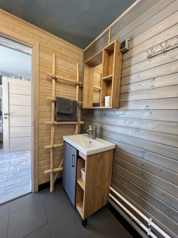 Коттедж Семейный коттедж на берегу реки Лава — Ручьи