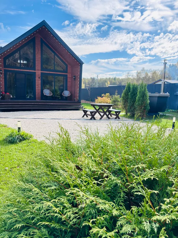 Дом у леса с банным чаном и панорамными окнами