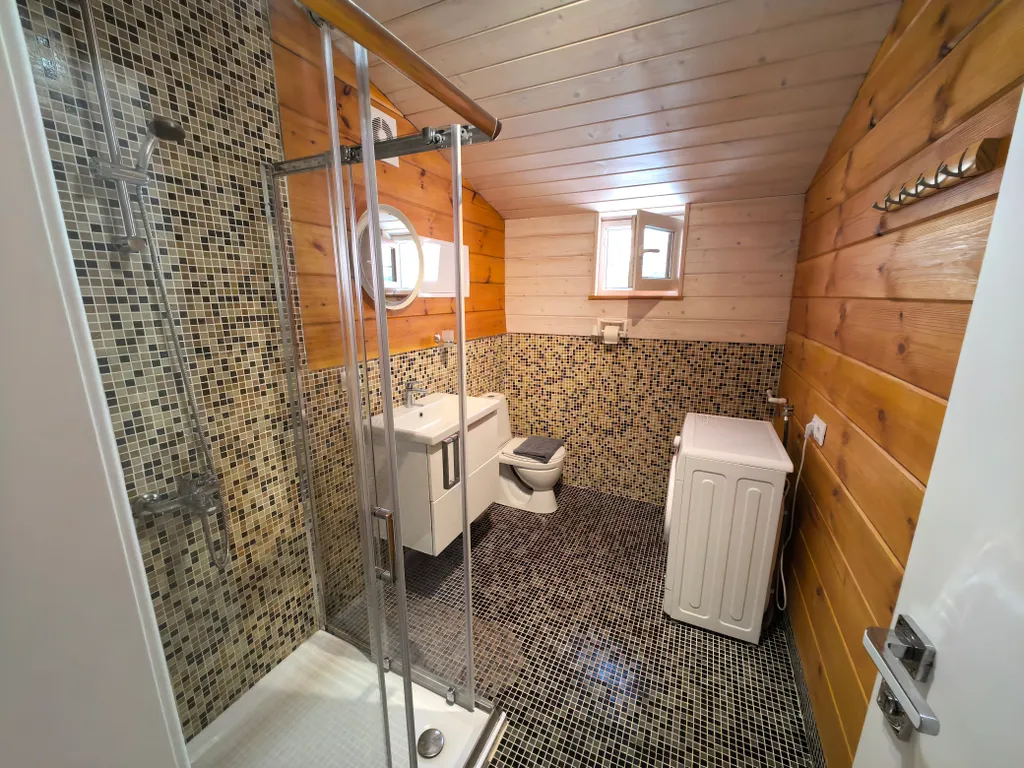 Коттедж Коттедж Барнхаус с бассейном — Геленджик