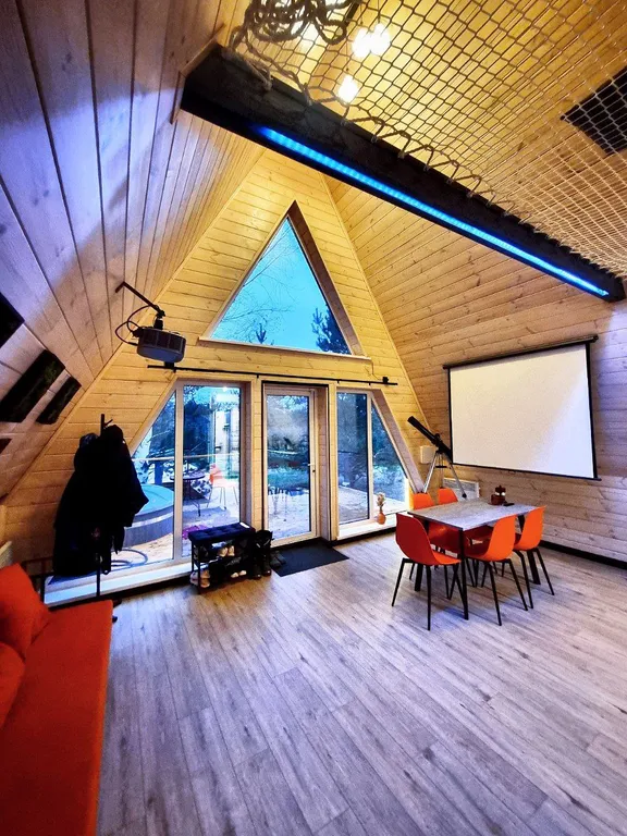 Уютный 3-к А-фрейм у реки с большой террасой и купелью