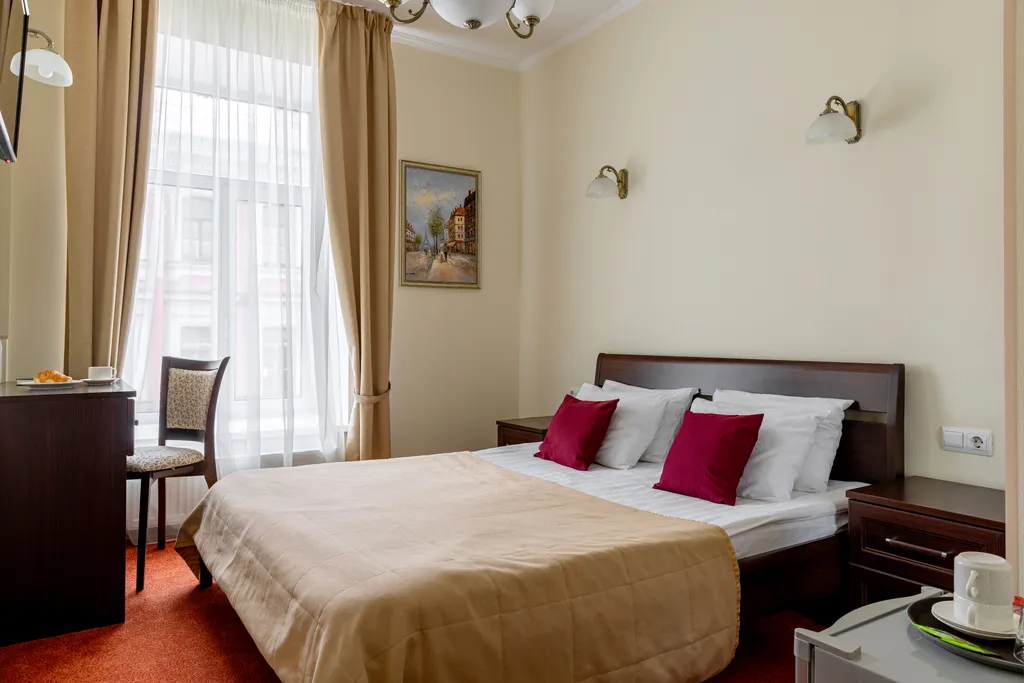 Ларго у Невского проспекта