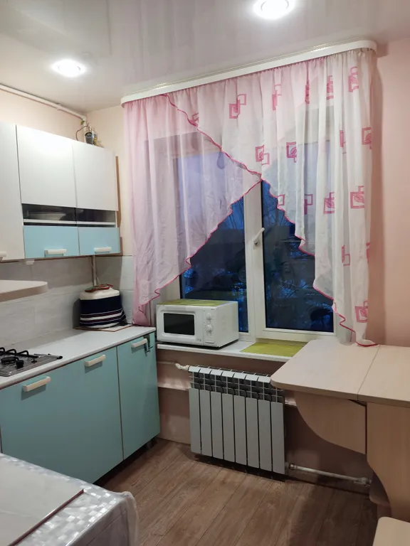 Уютная тёплая, укомплектованная двухкомнатная квартира в центре города