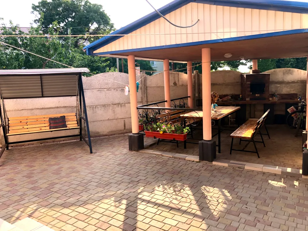 Коттедж Первый этаж дома с отдельным входом 70м2,до моря 4 минуты. — Севастополь