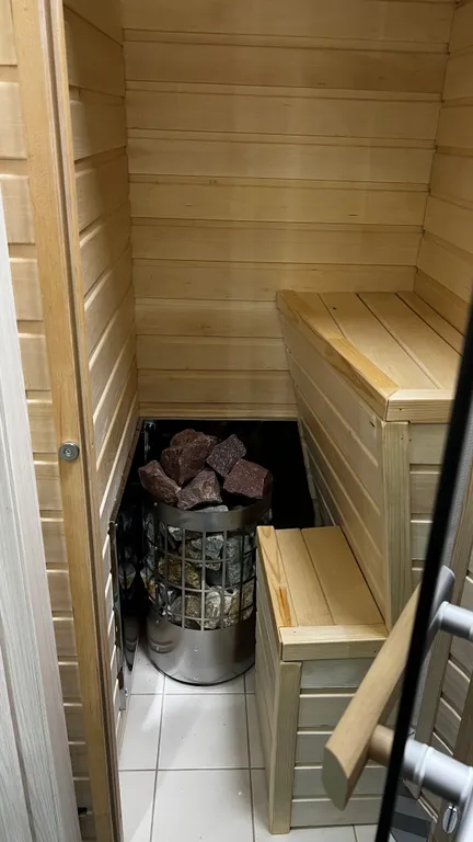 Уютная студия с дизайнерским ремонтом и сауной