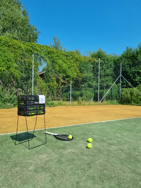 Дом и теннисный корт, сауна, камин недалеко от реки Москвы