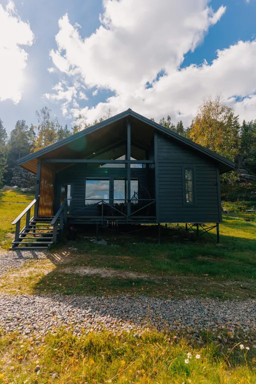 Дом с видом на озеро рядом с Ладожскими шхерами