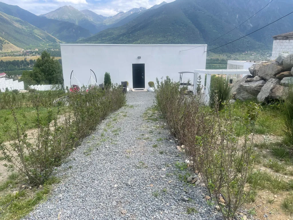 Коттедж Neon с видом на горы, подогреваемым бассейном, баней, чаном