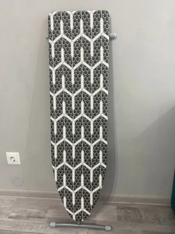 Стильная студия с панорамным балконом у балатовского парка