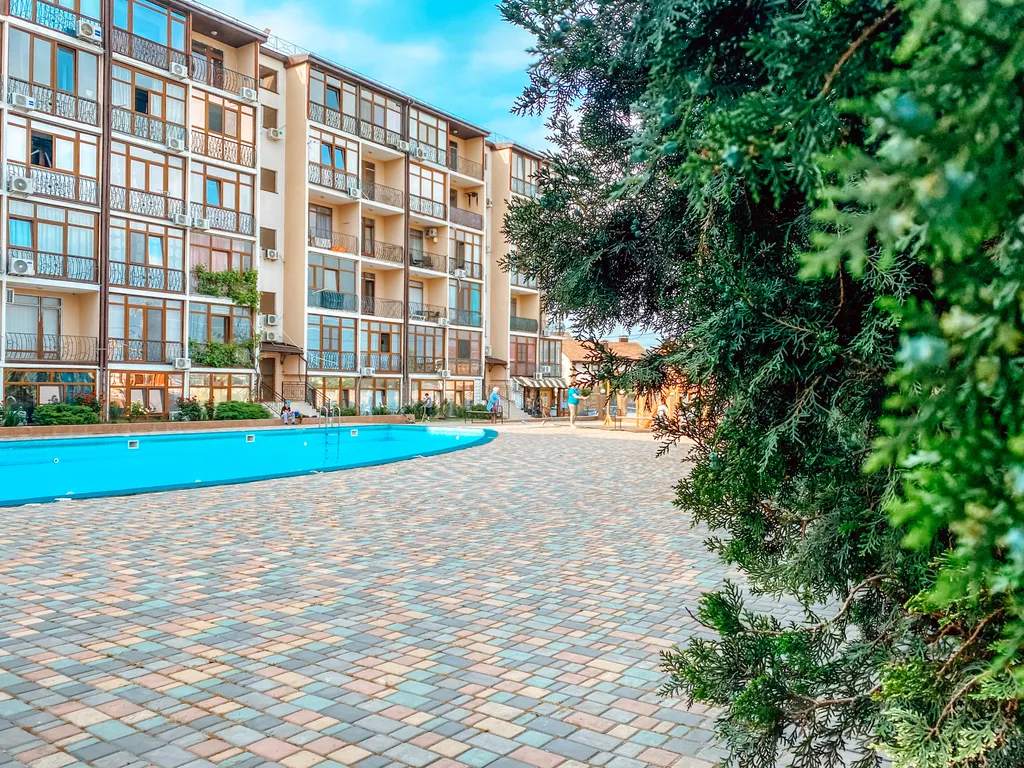 2-комнатные видовые апартаменты с бассейном у моря