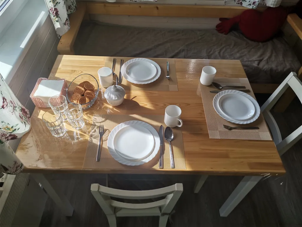 Дом с садом между лесом и рекой