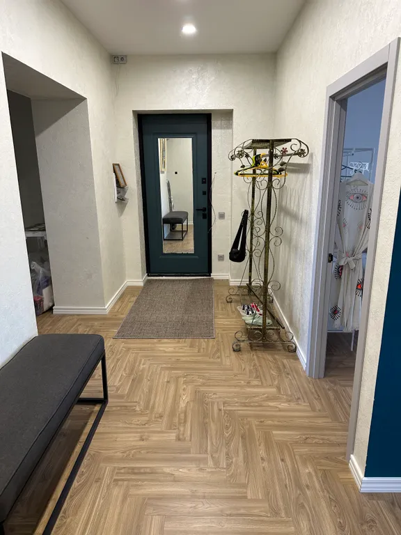 Уютная новая квартира с высокими потолками и потрясающими закатами