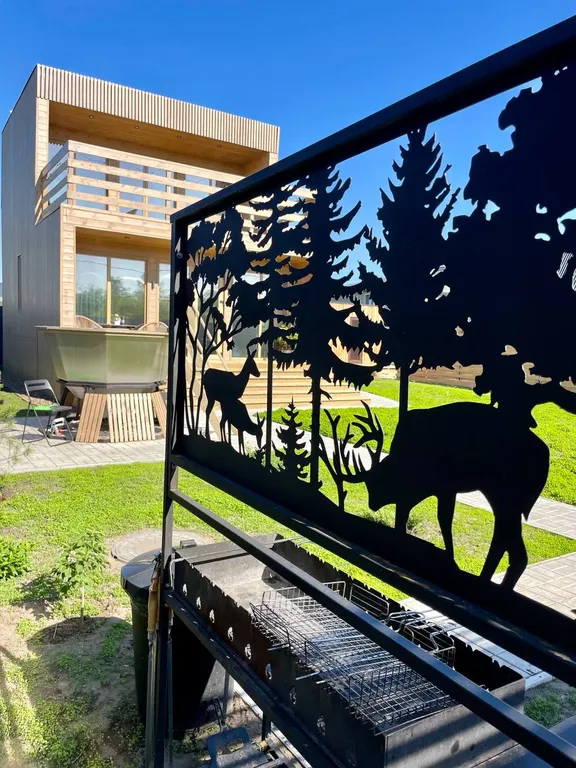 Cube House на берегу Волги