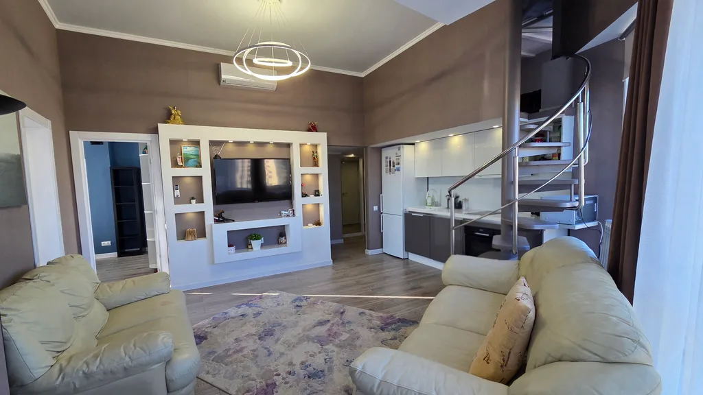 Большая двухуровневая квартира с шикарными видами на море и горы