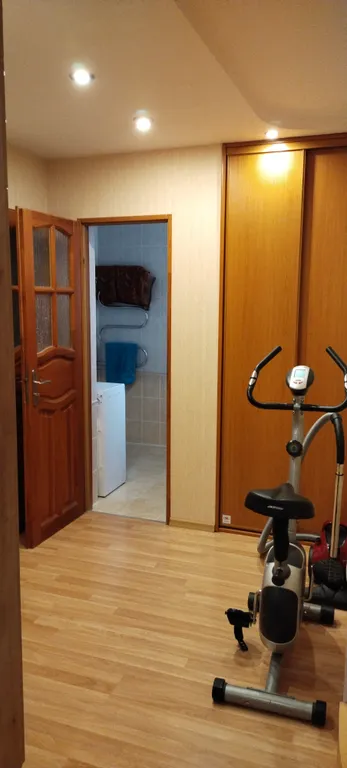 Просторная квартира с большим балконом, в центре города