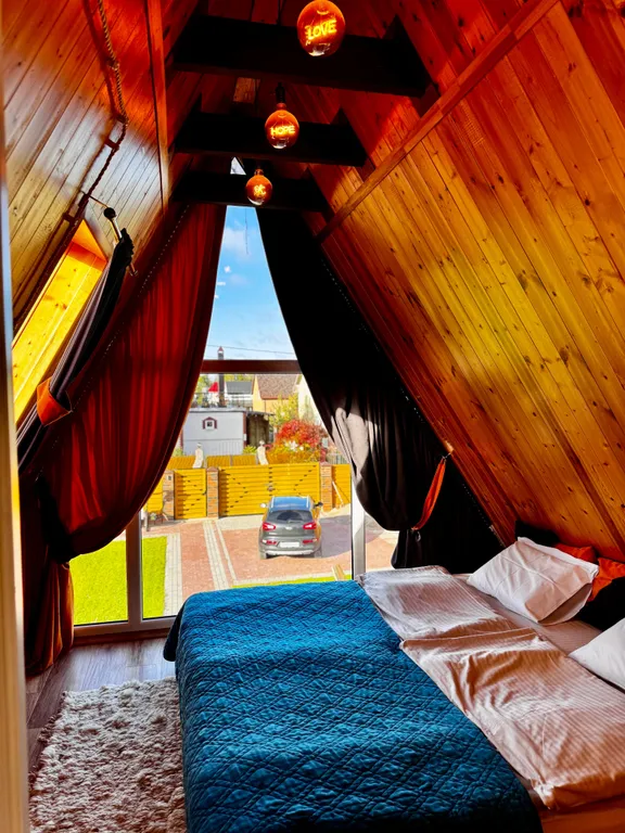 Дом с баней, караоке, PlayStation и Алисой на берегу моря