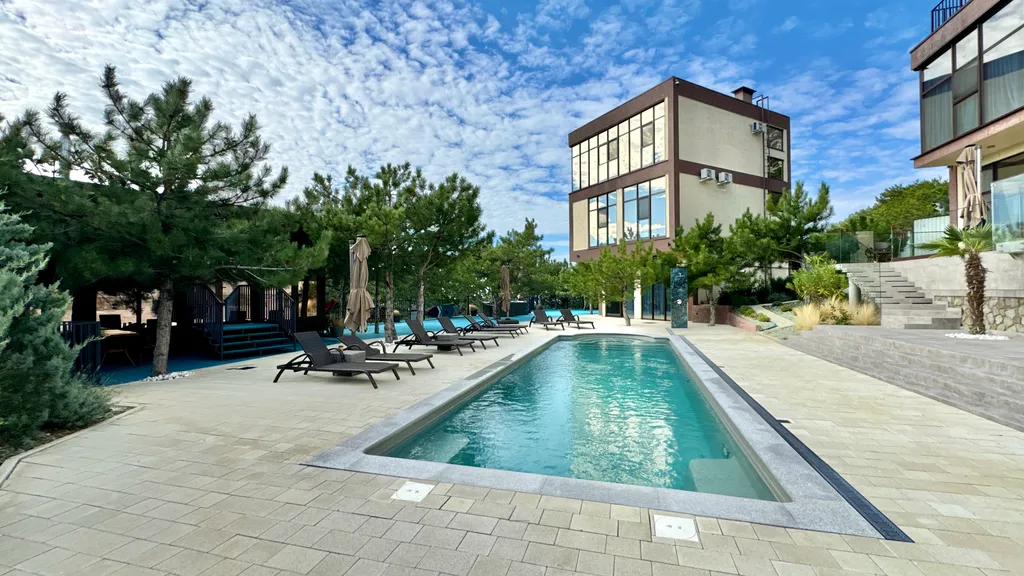 Таунхаус Панда в лесной зоне с подогреваемым бассейном и баней Кореиз