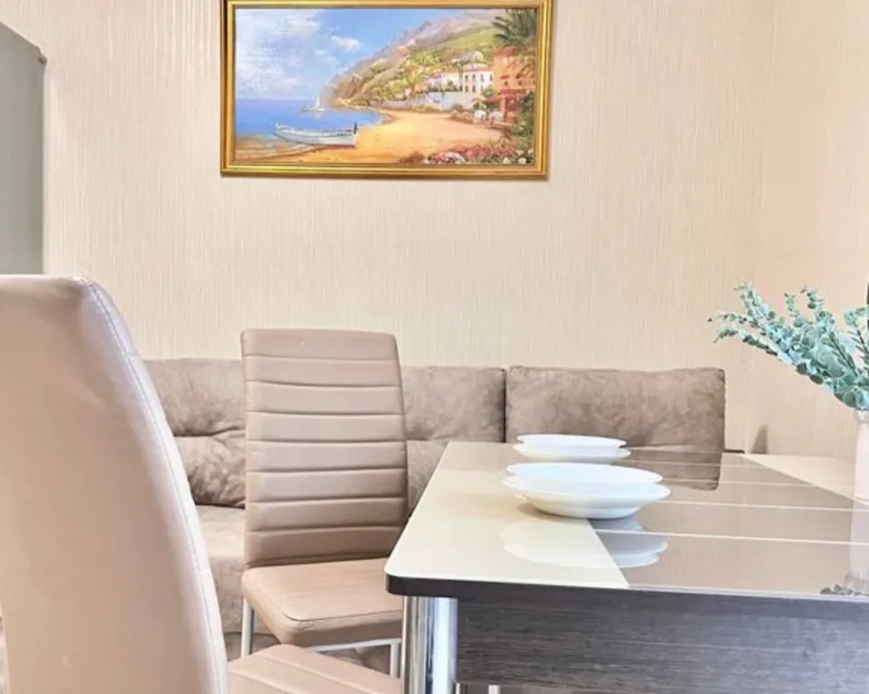 Евродвушка Апарт Гулливер с лоджией в центре