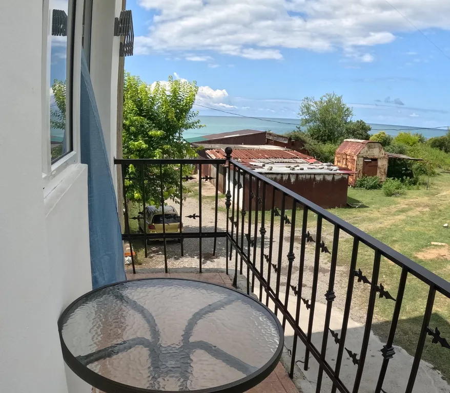 Квартира на первой линии с евроремонтом — аренда посуточно в Сухум