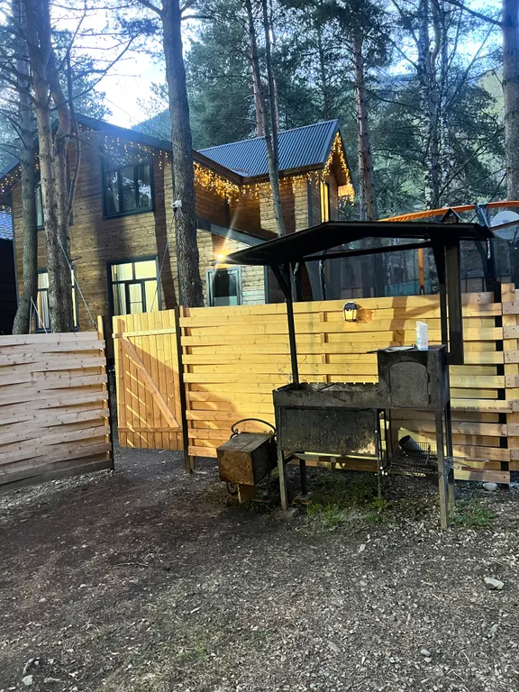 Комфортный коттедж в лесу