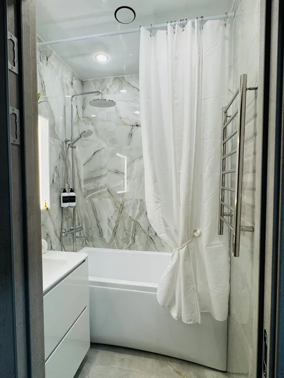 Двухкомнатная квартира с видом на море и горы