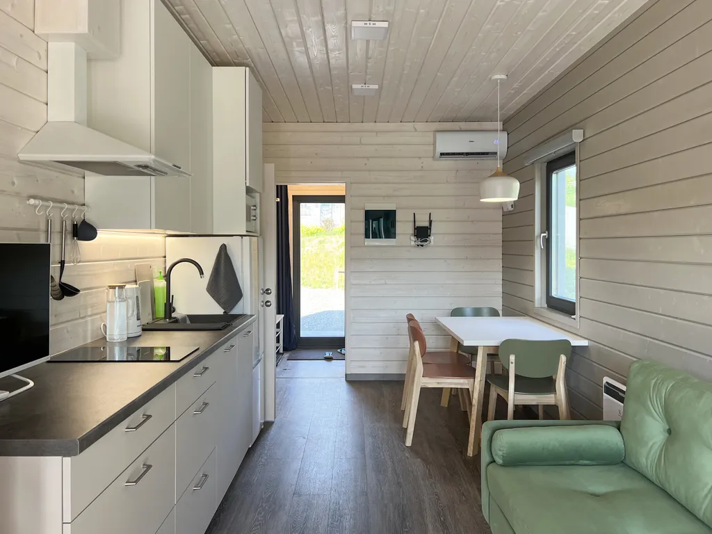 Коттедж Дом на озере с сауной и 1 спальней — Санкт-Петербург