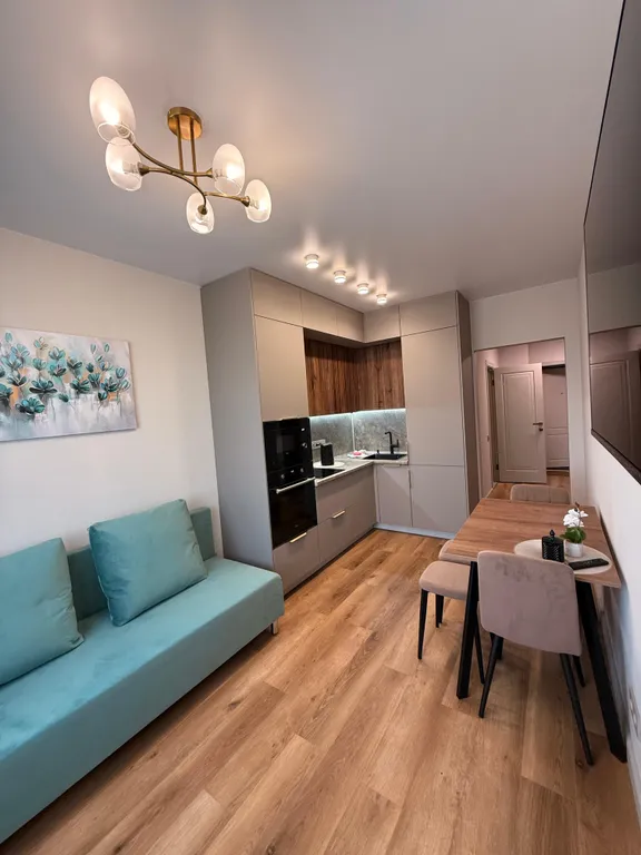 Уютная квартира рядом с ТРК Семья