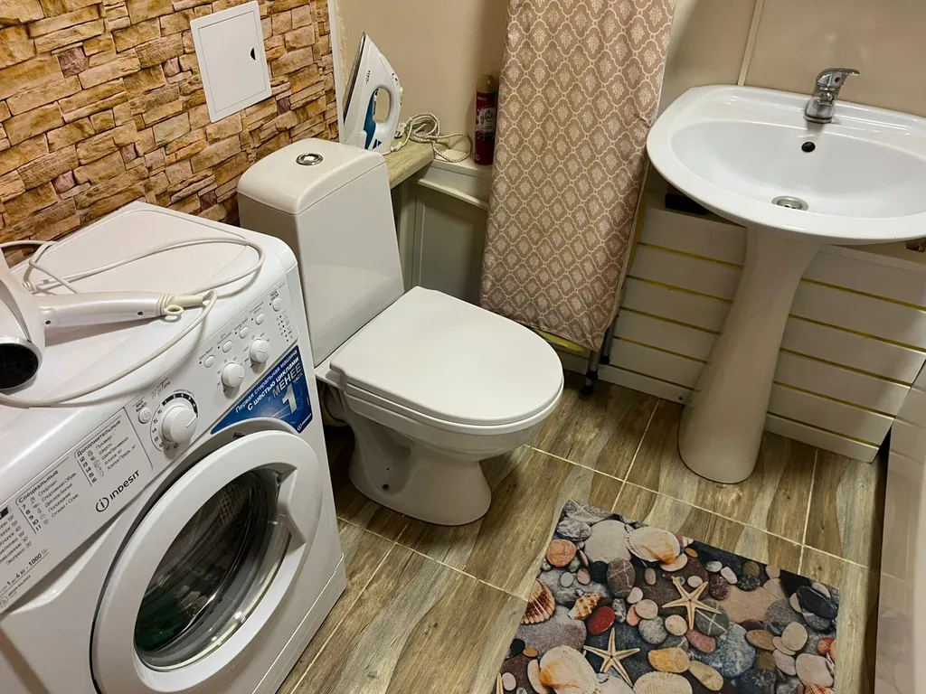 Терем с мансардой в дивном лесу у моря, с новым ремонтом и обстановкой