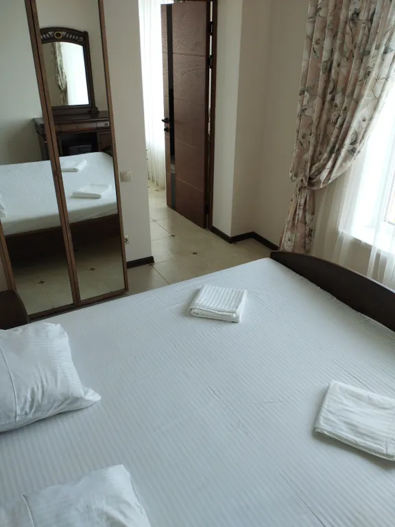 Домик с видом на гору