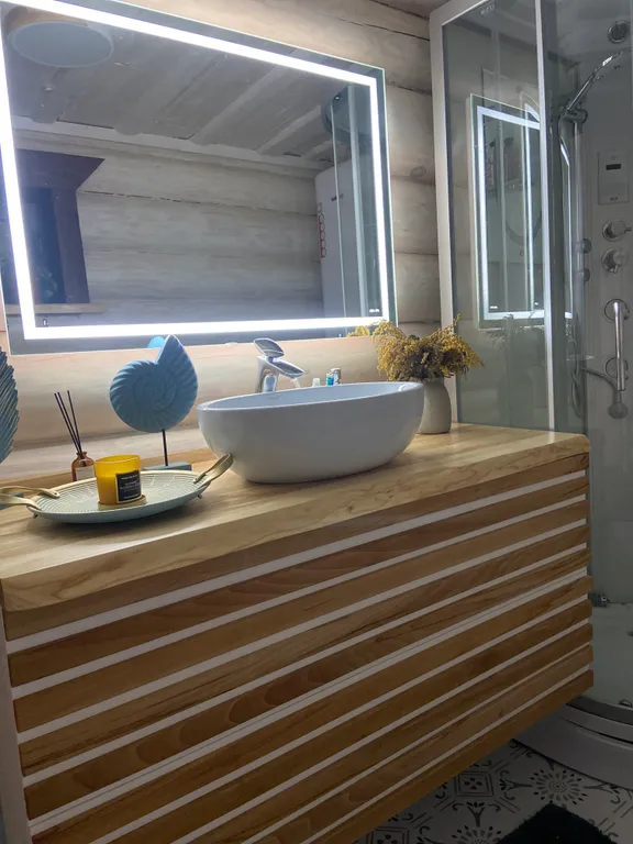 Сказочный дом в лесу