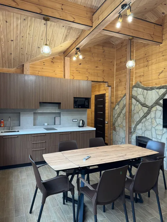 Дом с баней у гор