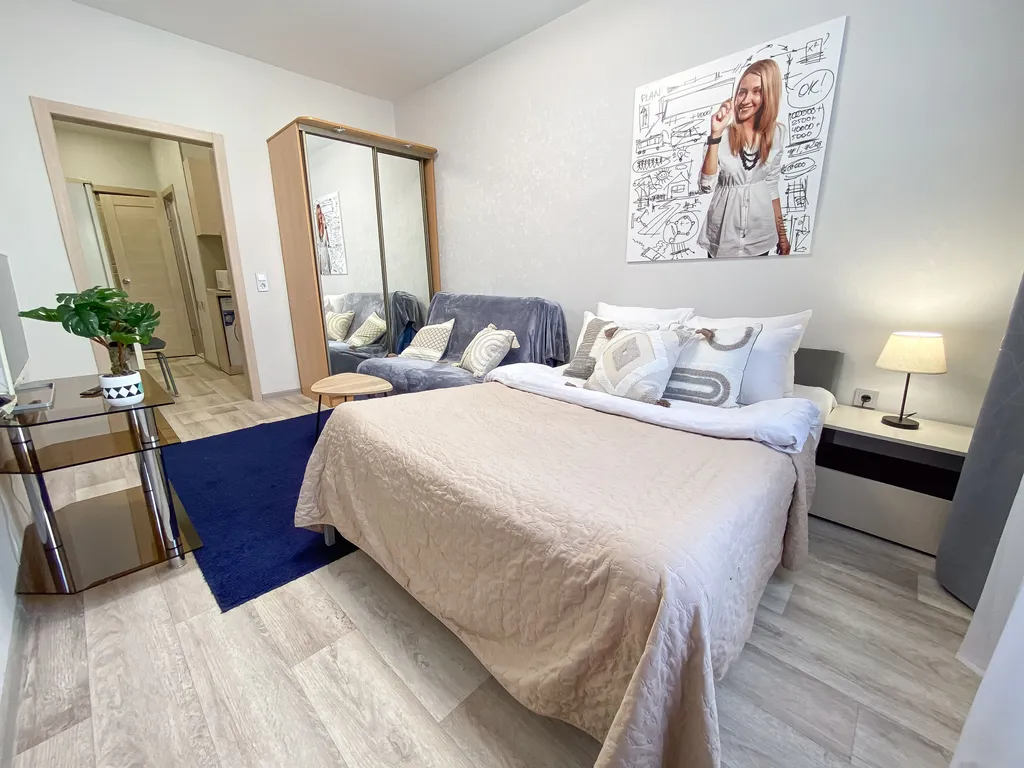 Светлая квартира с просторной лоджией — аренда посуточно в Ульяновск