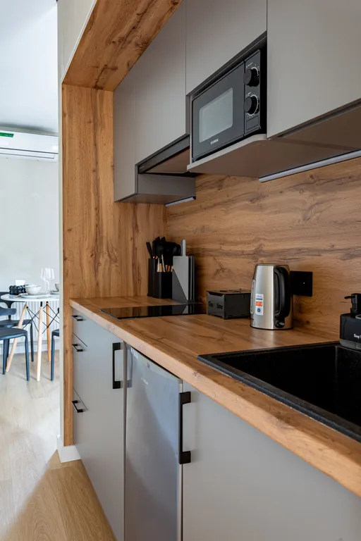 Просторная студия с дизайнерским ремонтом