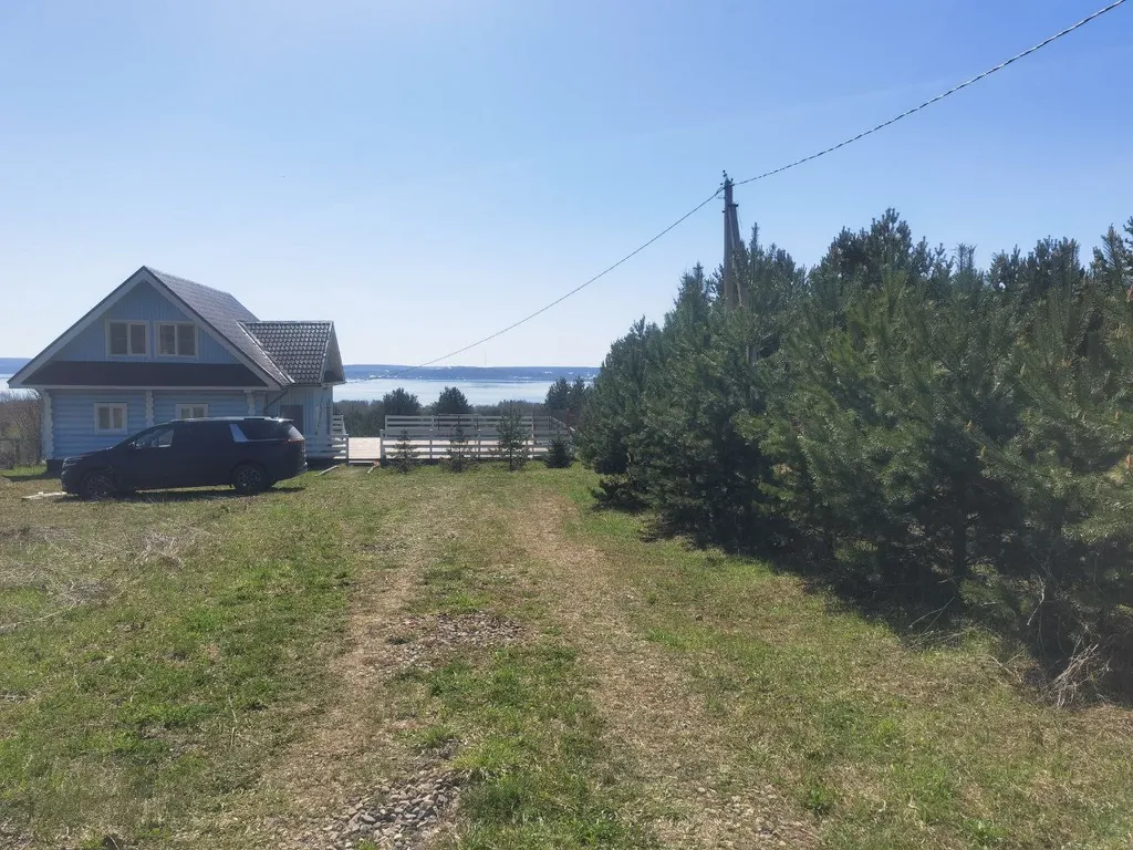 Двухэтажный дом с видом на Галичское озеро