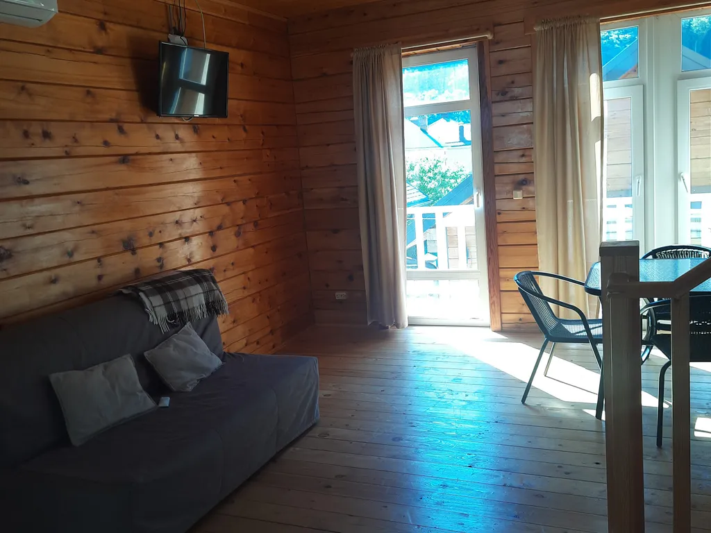 Коттедж сруб из сибирского кедра на 6 человек