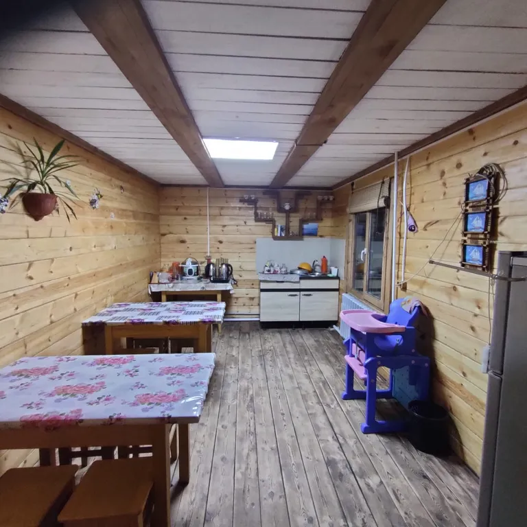 Уютный этаж из трех номеров с видом на лес