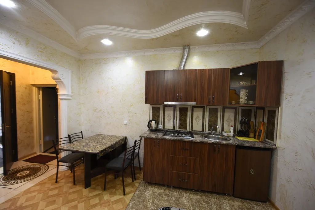 2-комнатная квартира в центре Старого Батуми, 1 линия