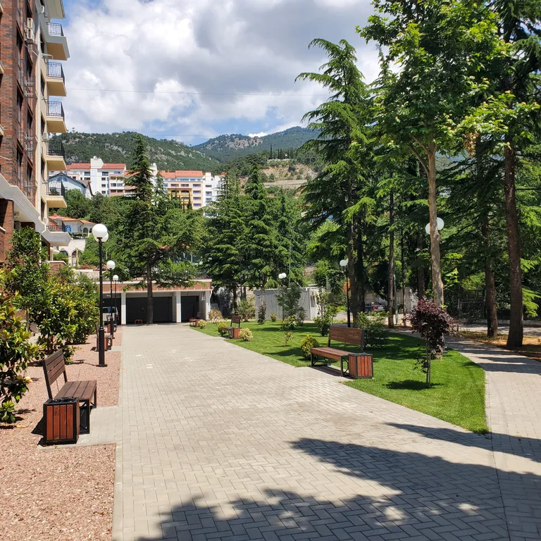 Двухкомнатные апартаменты в живописном месте Ялты