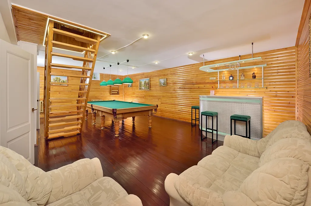 Деревянный большой дом для компаний и семей