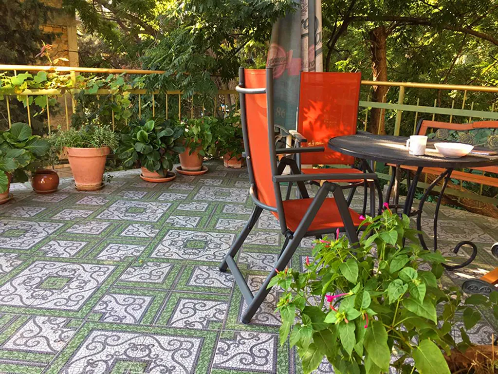 Часть дома у моря с террасой и отдельным входом