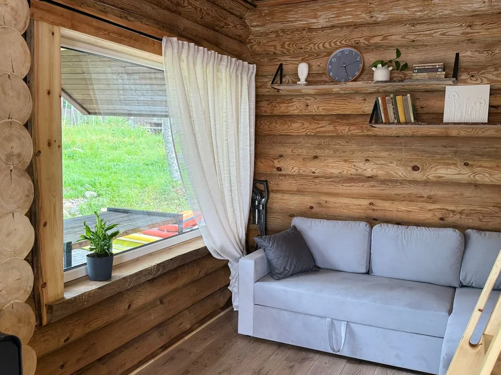 Дом на берегу озера Лососинное