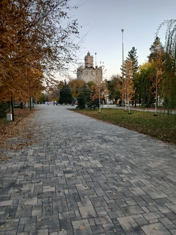 Жизнь с видом реку: огромная лоджия с панорамным остеклением в пол!