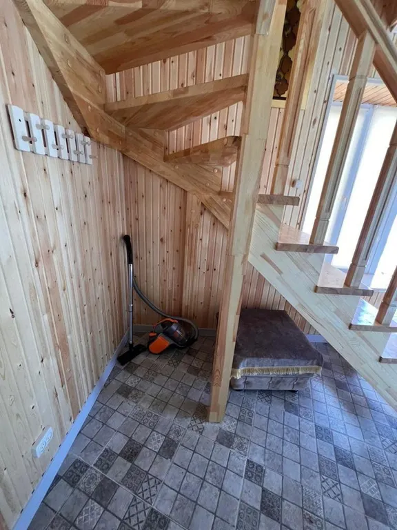 Розовый дом в горах