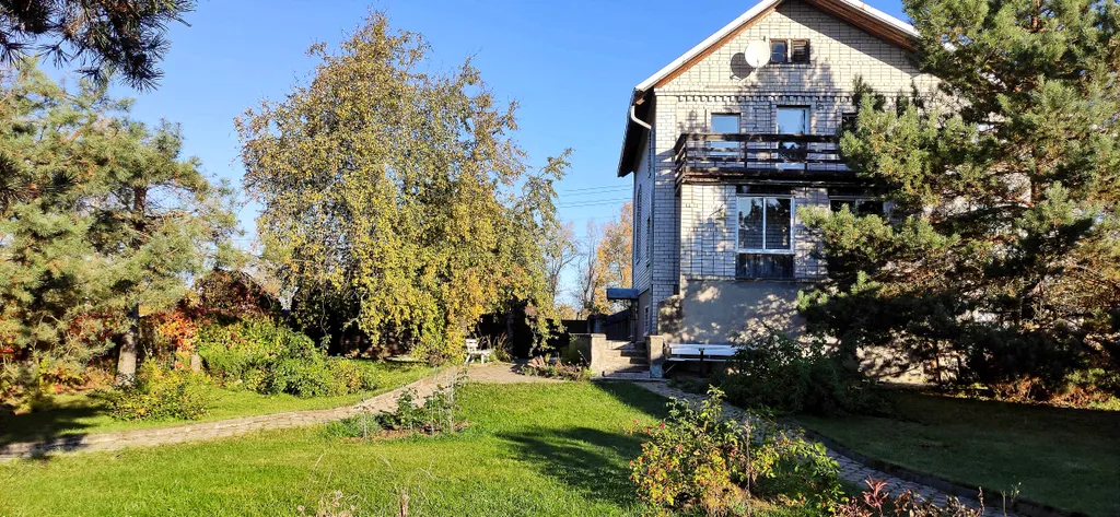 Дом с камином и садом! Две минуты до пляжа!