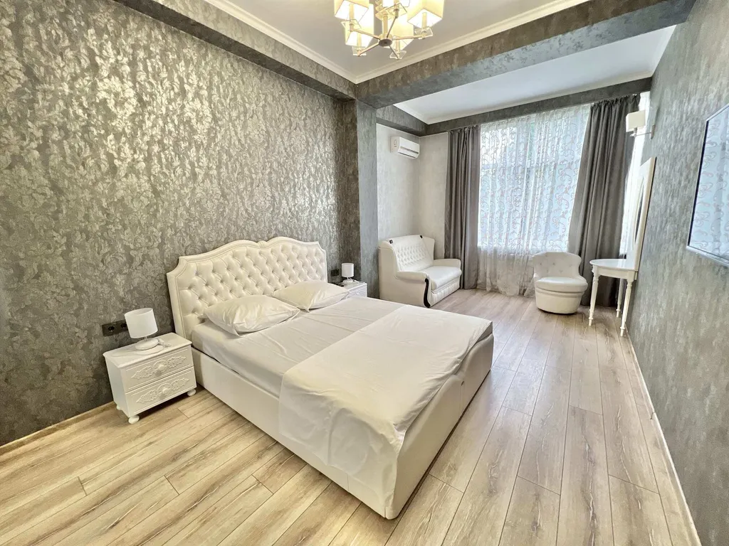 Дом в Гаспре с бассейном и беседкой