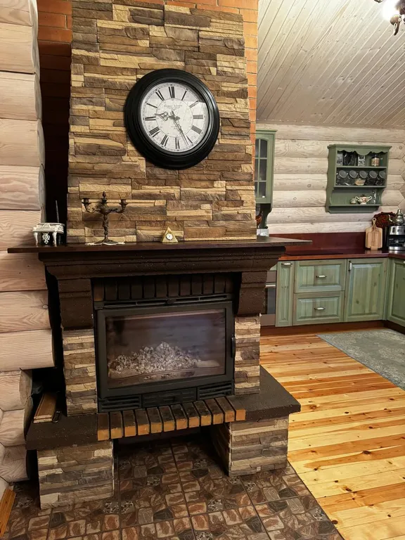 Уютный гостевой дом из бревна у озера