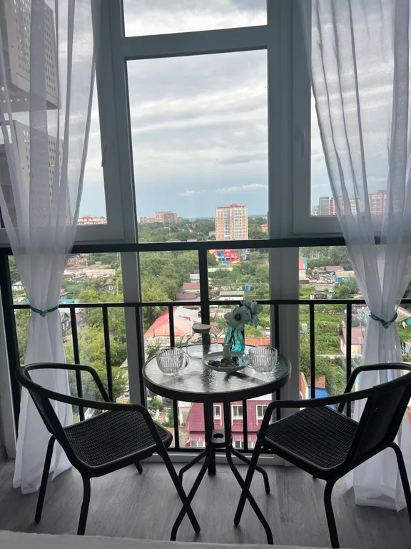 Уютная студия с кофемашиной в центре