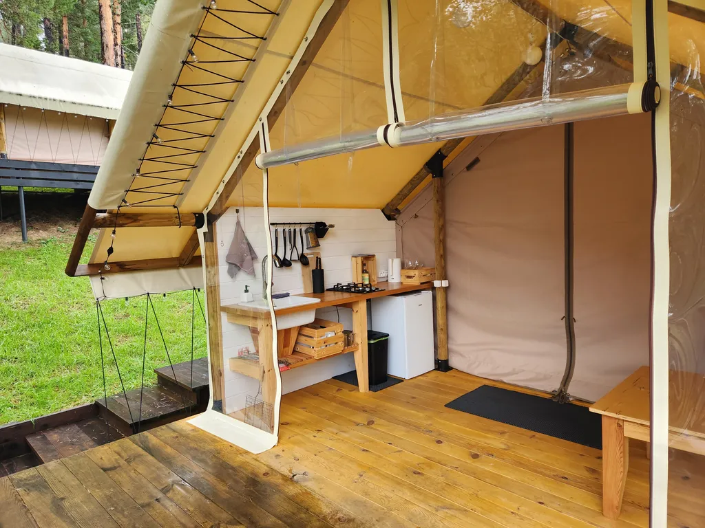 Тёплый сафари-тент с видом на горы