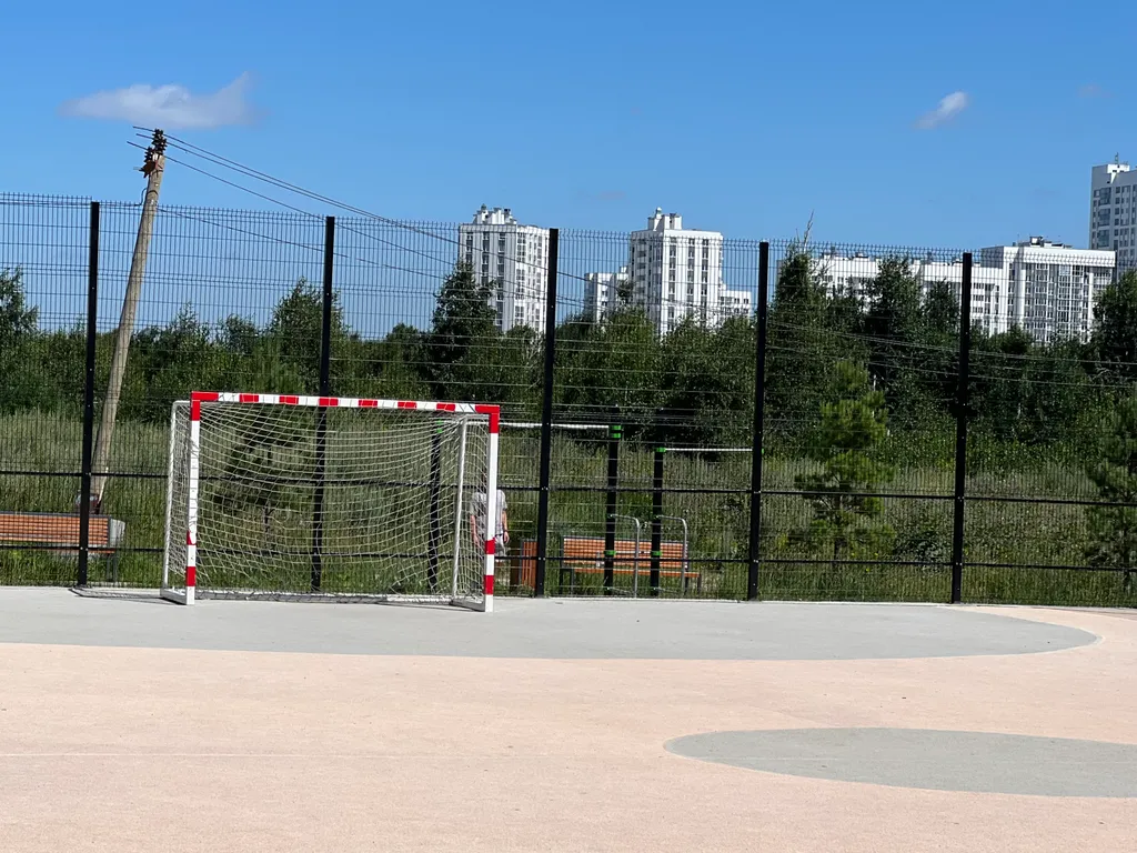 Просторная студия с лоджией и видом на город