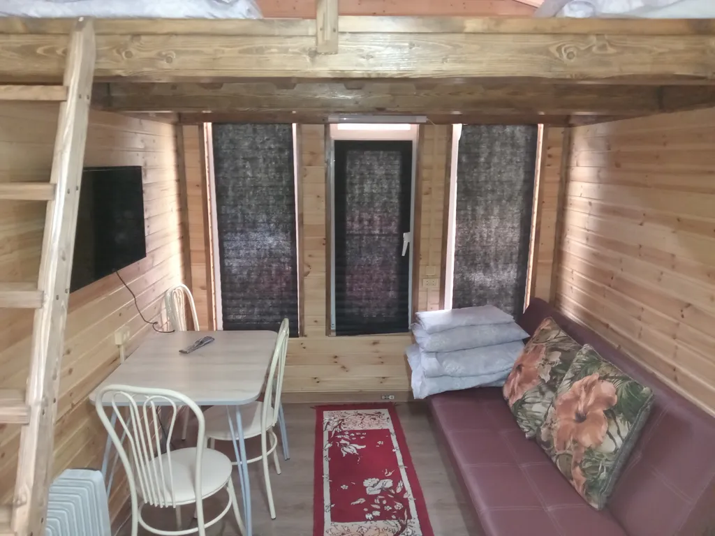 Уютный дом на берегу озера в Мочохе