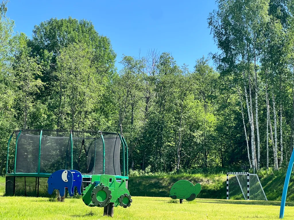 Уютный дом в лесном массиве недалеко от реки